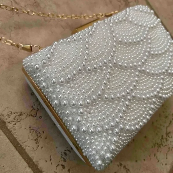 💎 Embellished Clutch 💎 - Picture 6 of 8